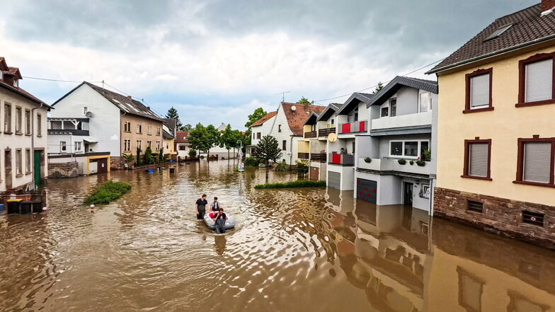 Frau stirbt nach Hochwasser-Rettungseinsatz im Saarland - neue Unwetter erwartet