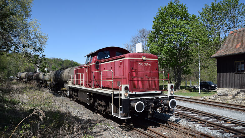 Die Lok 290 371 ist eigentlich eine Museumslokomotive. Doch dieser Tage war sie wieder im Müglitztal unterwegs.