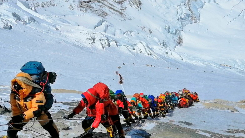 Wieder großer Ansturm auf Mount Everest