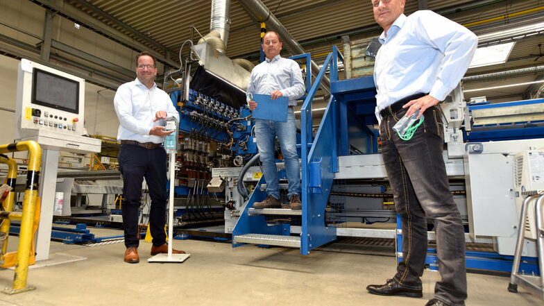 Geschäftsführer Jan Staehler, Betriebsleiter Thomas Hocke und Personalchef Nils Pehmöller (v. l.) in Herrnhut bei Krause Metall.