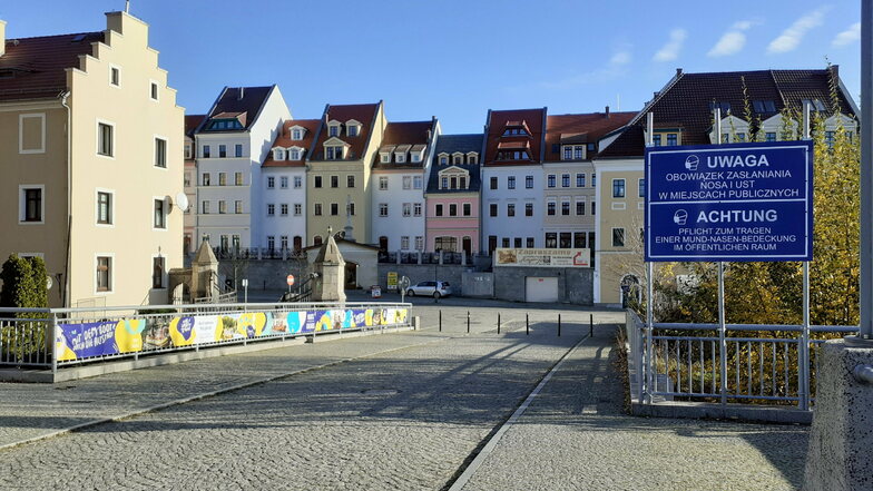 Niemand kommt: Die Altstadtbrücke am Dienstagvormittag. Eigentlich herrscht hier reger Fußgängerverkehr.