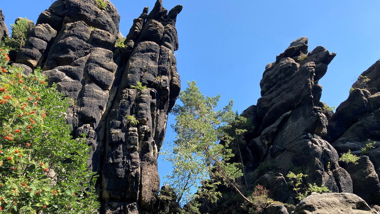 Felsformationen auf dem Weg zum Berggasthof Nonnenfelsen.