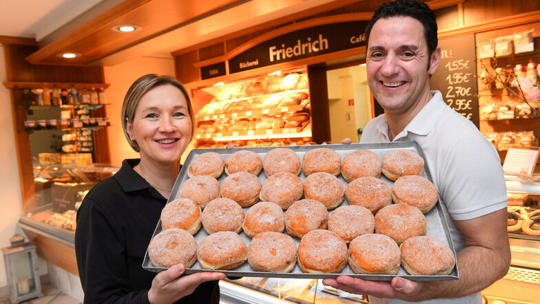 Anja und Matthias Friedrich im Verkaufsraum des Hauptsitzes der Landbäckerei Friedrich in Freital-Weißig.