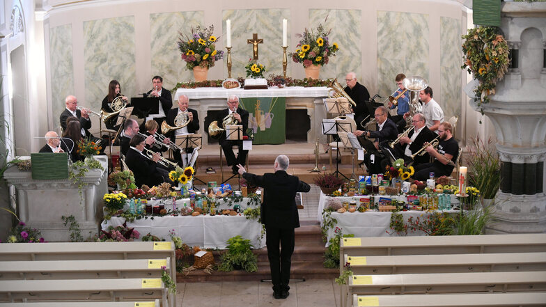 Der Posaunenschor Hartha spielte zu seinem 95. Jubiläum in der Kirche der Stadt.