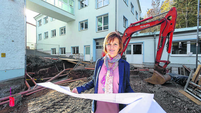 Mandy Mühle leitet als Projektverantwortliche den Umbau und die Erweiterung des Unternehmensitzes auf der Altenberger Straße in Glashütte. 
