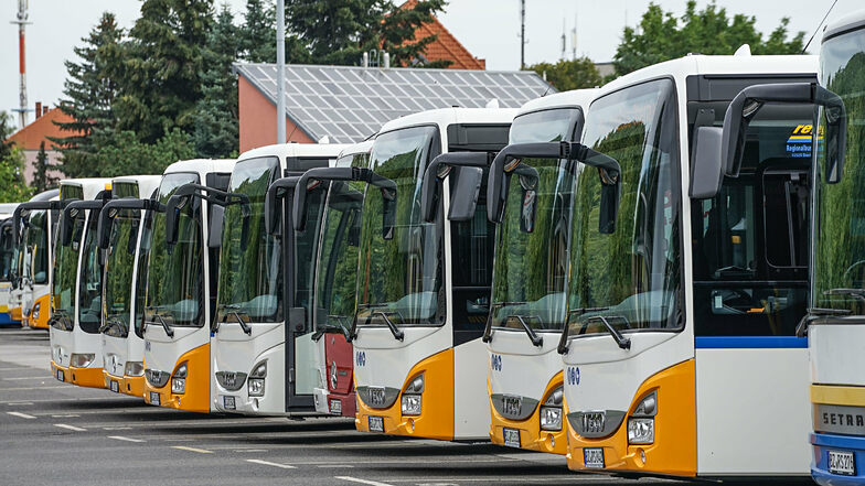 Die Busse der Regionalbus Oberlausitz Gesellschaft in Bautzen bleiben am Dienstag nicht stehen. Sie fahren wie gewohnt auch im Landkreis Görlitz im Linienverkehr.