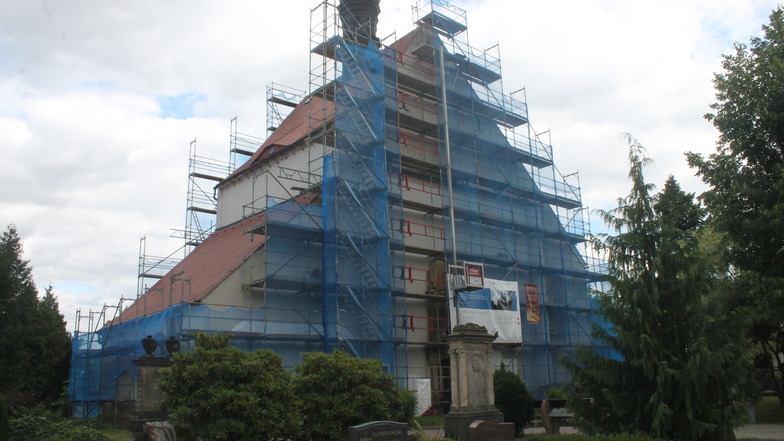 Die Frauenkirche in Zittau ist eingerüstet. Noch dieses Jahr sollen die Arbeiten abgeschlossen werden.
