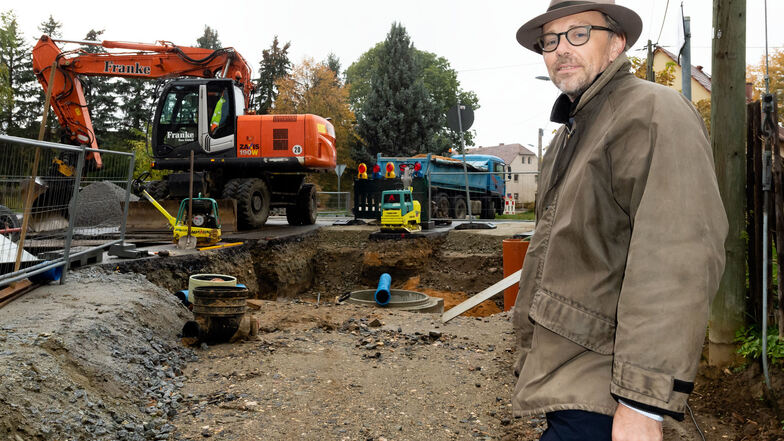 Andreas Eßlinger ist Geschäftsführer der Abwasserbeseitigungsgesellschaft Weißenberg. Derzeit beschäftigt er sich mit dem Projekt in Nechern. Hier werden derzeit in der Kotitzer Straße Leitungen verlegt.