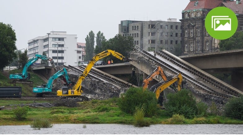 Der Abriss des beschädigten Zuges der Carolabrücke hat begonnen.