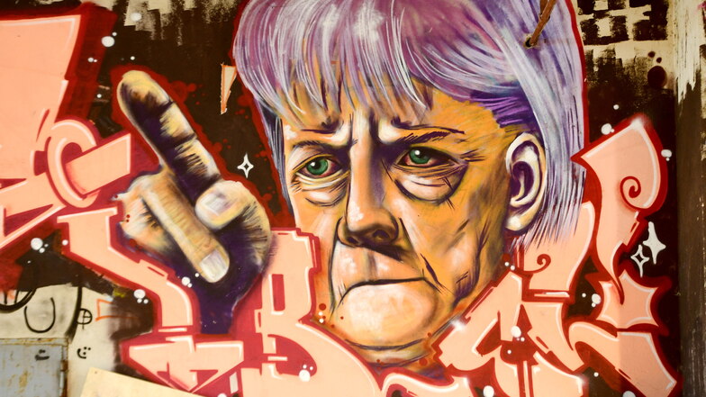 Zwei ehemalige Seifhennersdorf Skater hatten vor längerer Zeit den Verein gefragt, ob sie ein Wandbild in der Halle sprayen dürfen. Über Nacht war dann damals dieses Bild von Frau Merkel entstanden.