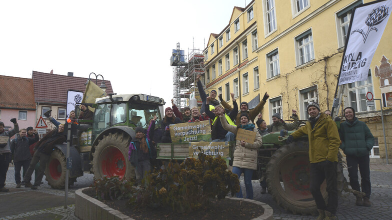Bauern zeigen ihren Unmut über Pachtverfahren in Sachsen