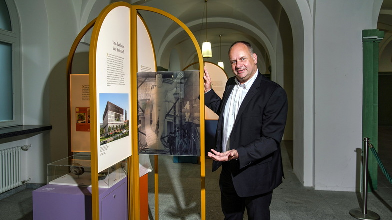 OB Dirk Hilbert eröffnet am Samstag im Rathaus das "Offene Rathaus" samt neuer Dauerausstellung.