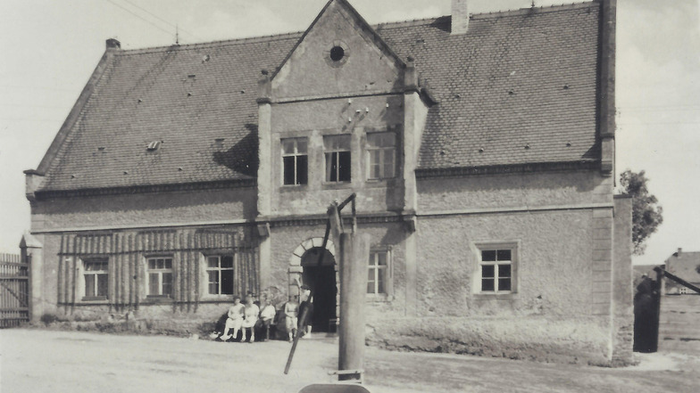 Das Foto vom topographischen Dienst Sachsen um 1910 zeigt den Dachreiter.