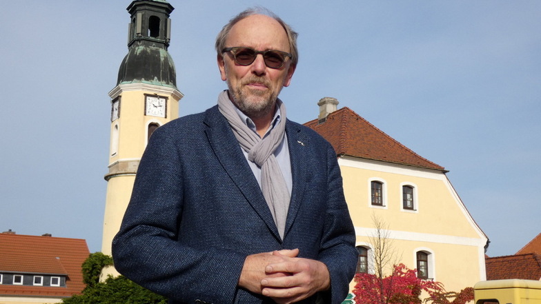 Andreas Eßlinger auf dem Weißenberger Marktplatz: Die Verbundenheit mit der Oberlausitzer Kleinstadt bleibt auch nach seinem beruflichen Weggang erhalten.