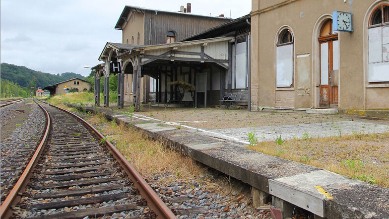 Der Bahnhof in Roßwein könnte schon bald wieder in Betrieb genommen werden, meint der Döbelner CDU-Politiker Rudolf Lehle.