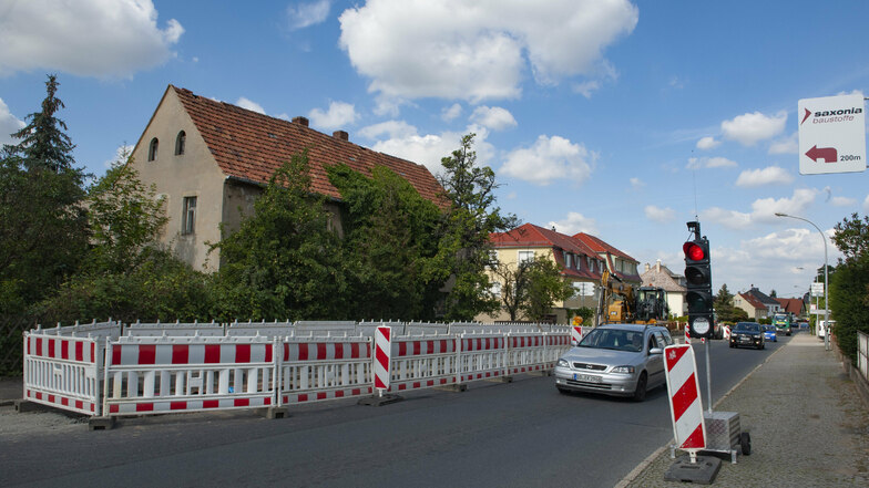 Seit Wochen eine Probe für das Nervenkostüm von Autofahrern und sicherlich auch Anwohnern: Die Baustelle Öhringer Straße in Großenhain.