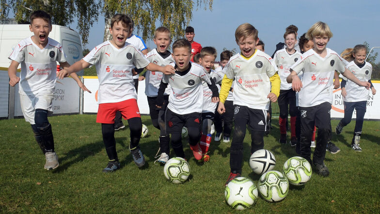 Spaß pur: 24 Nachwuchskicker des VfB Leisnig waren am Dienstag und Mittwoch beim Camp des „Tretschok Fußball-Zentrum“ in der Otto-Schuricht-Sportstätte am Ball.