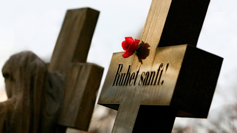 Frau muss in Dresden aus Friedhof befreit werden