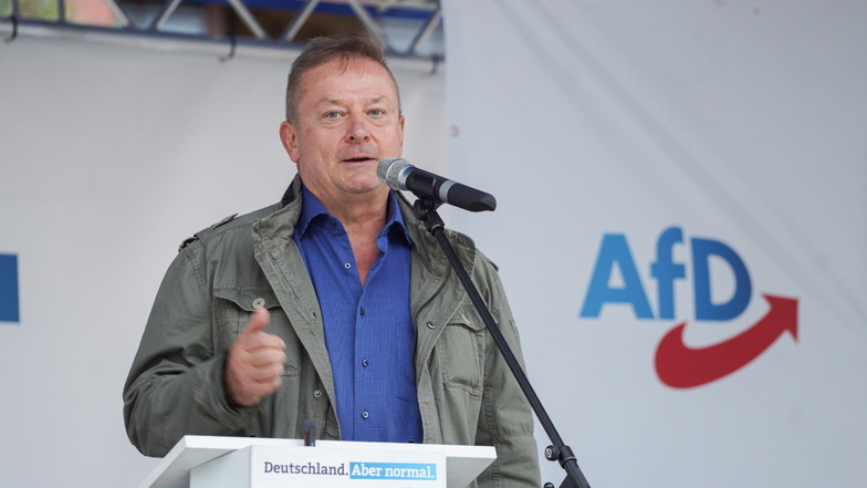 Henry Nitzsche aus Oßling will sein Kreistagsmandat und den Vorsitz der AfD-Fraktion im Bautzener Kreistag abgeben.