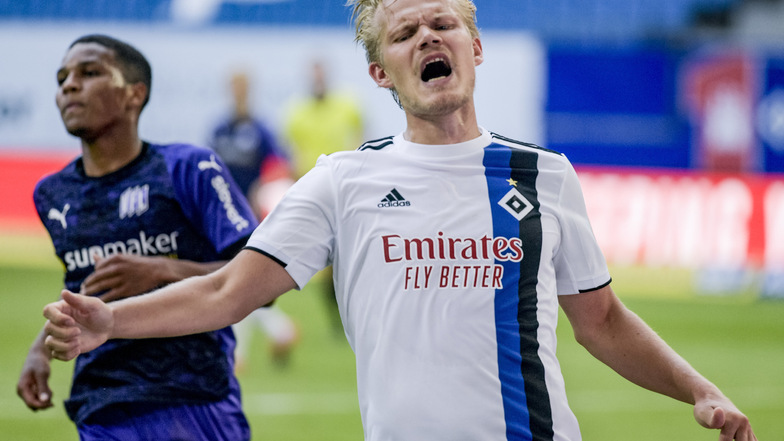 Gegen Dynamo hat Hamburgs Joel Pohjanpalo am vergangenen Freitag noch getroffen, am Dienstag ärgert sich der Finne nach einer vertanen Chance gegen Osnabrück, einen der Dresdner Konkurrenten im Abstiegskampf.