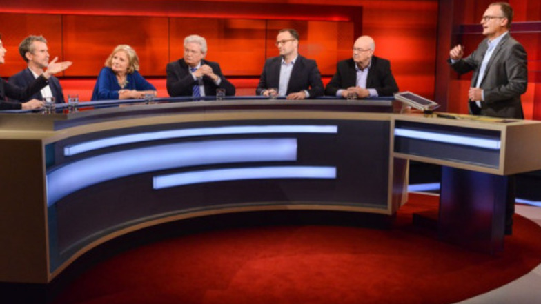 Talk Talk Talk - bei den Gesprächsrunden von ARD und ZDF streiten sich oft in verschiedenen Shows dieselben Menschen über dieselben Themen.