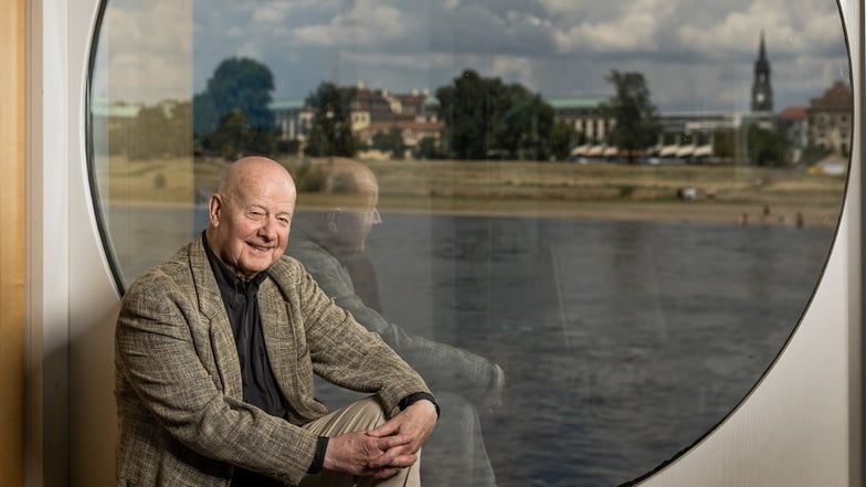 Schauspieler Friedrich Wilhelm Junge, aufgenommen auf dem Theaterkahn. Er hatte die Idee zu einer umgebauten Zille als Podium. Ungewöhnlich ist nicht nur der Bau, ungewöhnlich vielfältig ist für eine freie, nur zu einem kleinen Teil subventionierte Spiels