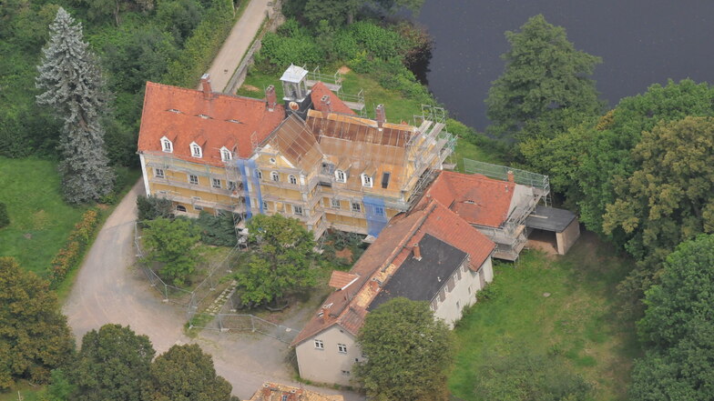 Das Jagdschloss in Grillenburg bekam schon ein neues Dach und eine neue Fassade. Demnächst wird das Areal saniert.