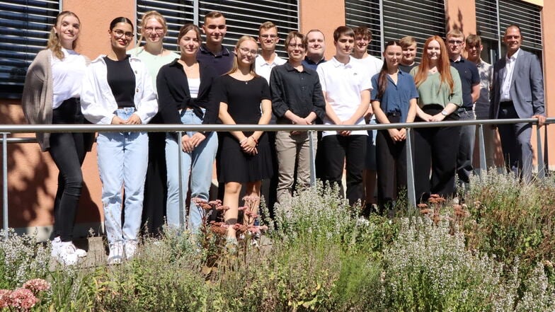 Die neuen Auszubildenden und Studierende wurden von Landrat Ralf Hänsel empfangen.