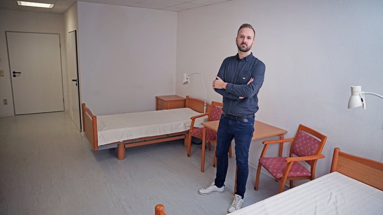 Leeres Zimmer im Primavita-Pflegeheim in Riesa. Thomas Leibiger von der Heimaufsicht des Kommunalen Sozialverbands koordinierte am Donnerstag die Räumung des Hauses.