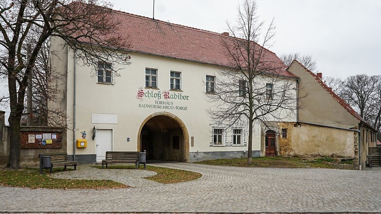 In Radibor kann das Torbogenhaus verkauft werden.