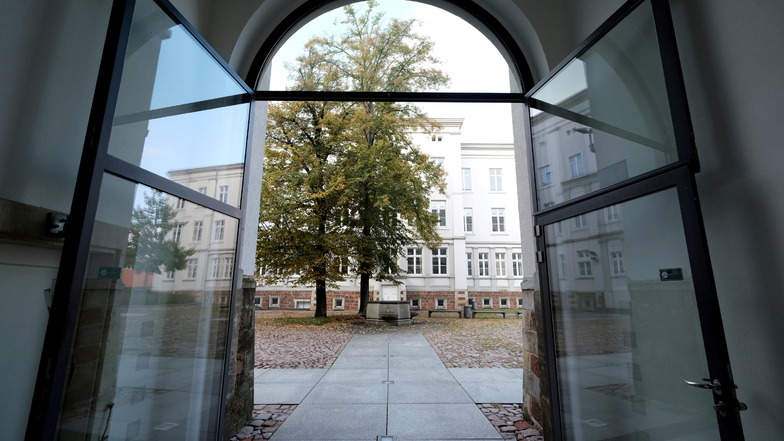 Die Zukunft der früheren Fürstenschule auf der Meißner Freiheit war nach der Wende durchaus umstritten. Mehrere Ministerien und Einrichtungen äußerten Begehrlichkeiten.