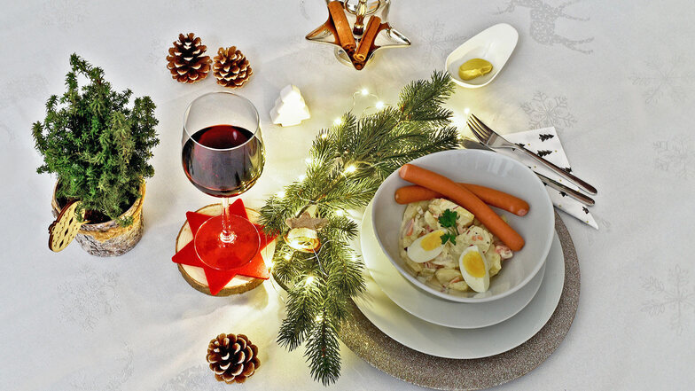 Wiener Würstchen zu Weihnachten zu essen, ist ein ebenso alter Brauch wie der des Gänsebratens.