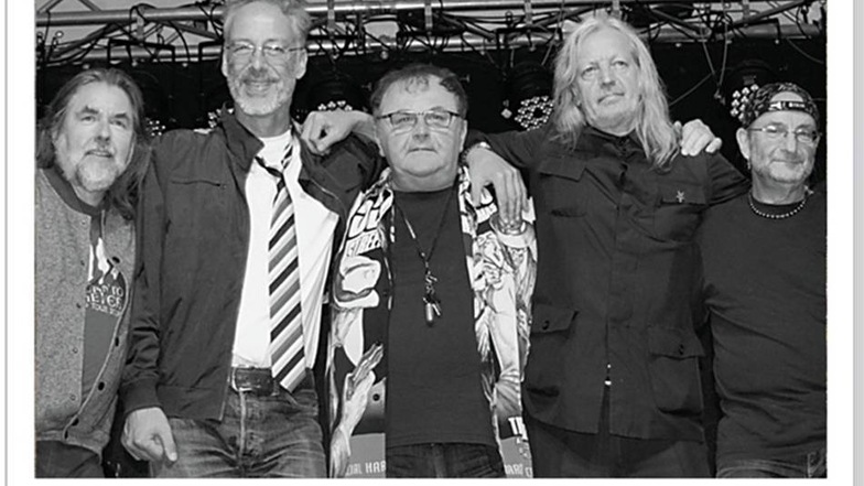 Fünf Musiker aus Bands wie Silly, Renft, Stern Combo Meißen und Horst Krüger Band spielen als Rock Ost die besten DDR-Songs aus den 70ern und 80ern. Dabei geht es nicht um Ostalgie, sondern um die Wertschätzung des Zeitgeists einer Generation. Am 20. Oktober in der Brauerei.