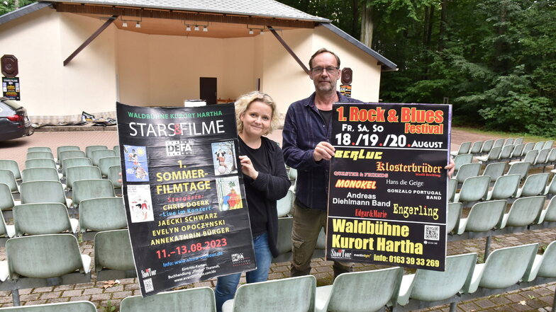 Mandy Reichert und André Schulze vom Veranstalter "Show on Tour" rüsten sich für die nächsten Events auf der Waldbühne.