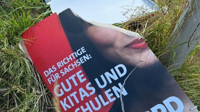 Vor der Landtagswahl am 1. September in Sachsen sind immer mehr zerstörte Wahlplakate zu sehen.