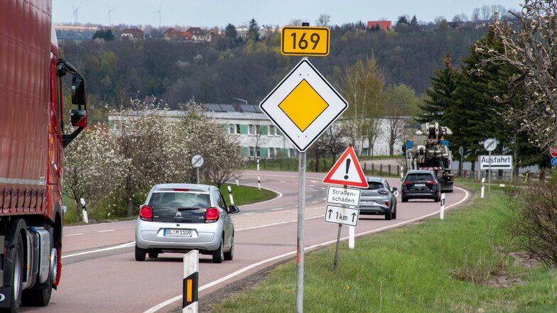 Die Bundesstraße 169 soll zwischen dem Abzweig nach Forchheim und dem Knotenpunkt mit der B175 saniert werden. Baubeginn ist am 17. Mai.