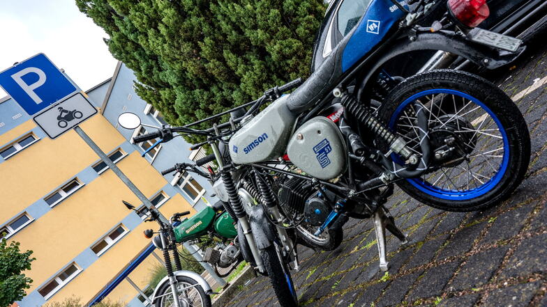 An der Oberschule Waldheim gibt es bereits Parkplätze für Mopeds. Allerdings nur fünf und die genügen nicht. Außerdem sind die Stellflächen nicht überdacht. Das soll sich ändern.