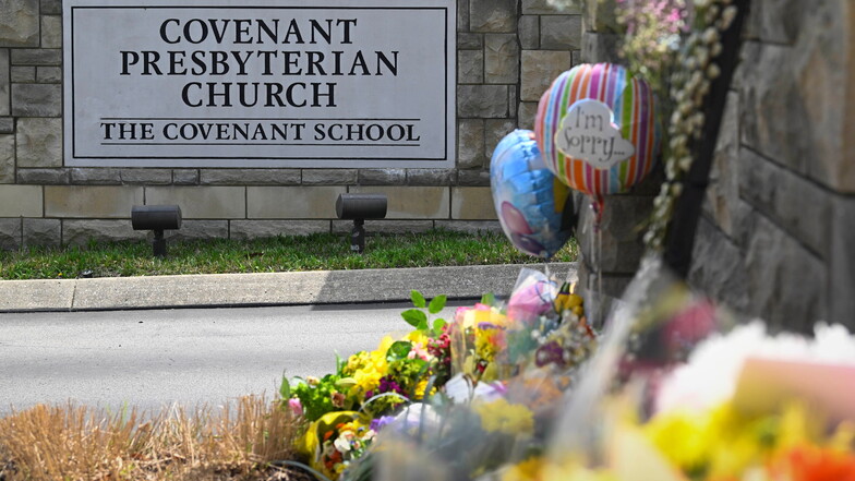 Der Eingang der Covenant School. Bei Schüssen an einer Grundschule in Nashville im US-Bundesstaat Tennessee sind am Montag drei Kinder und drei Erwachsene getötet worden.