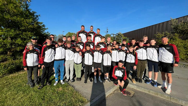 Mit dieser Delegation ging es für die Nachwuchs-Handballer des LHV Hoyerswerda zu einem internationalen Turnier nach Dänemark. Dort gab es für die Jungs einiges zu lernen und auch zu erleben.