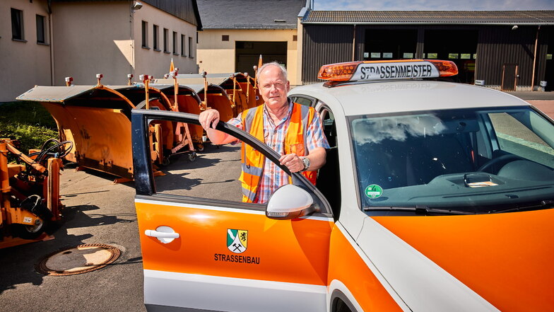 "Wir tun das Bestmögliche." Altenbergs Straßenmeister Michael Breiler braucht jede Saison im Schnitt 350 Tonnen Asphalt, um Löcher zu flicken.
