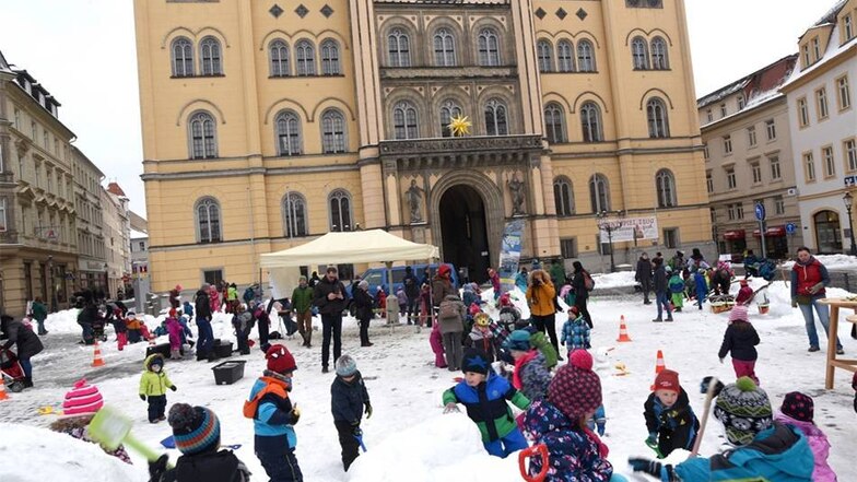 Das Schneemannfest auf dem Zittauer Markt war ein Spaß für Groß und Klein.