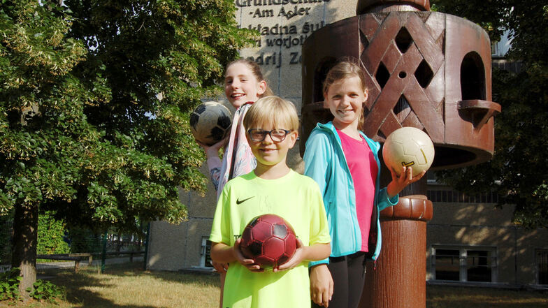 Mathilda, Til und Mathilda waren am Mittwoch wie die anderen Kinder der Grundschule sehr sportlich im Einsatz. Es war wohl das letzte Sportfest Am
Adler.