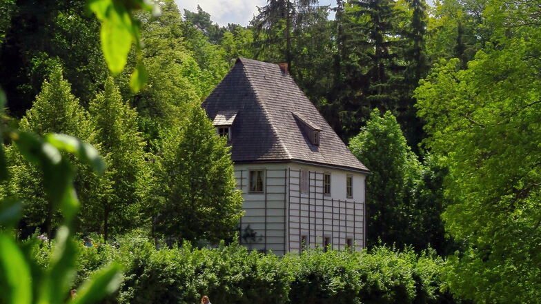 Johann Wolfgang von Goethe gestaltete den Landschaftspark an der Ilm mit - dort befindet sich auch sein Gartenhaus.