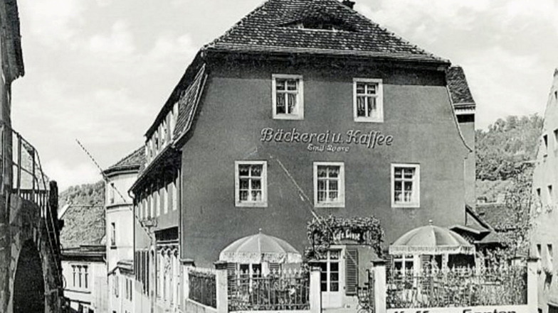 Erinnerungen an früher: Die einstige Bäckerei Loose an der Goethestraße 1 in Königstein. Vorn im Bild der Kaffeegarten, der nun wiedereröffnet werden soll.