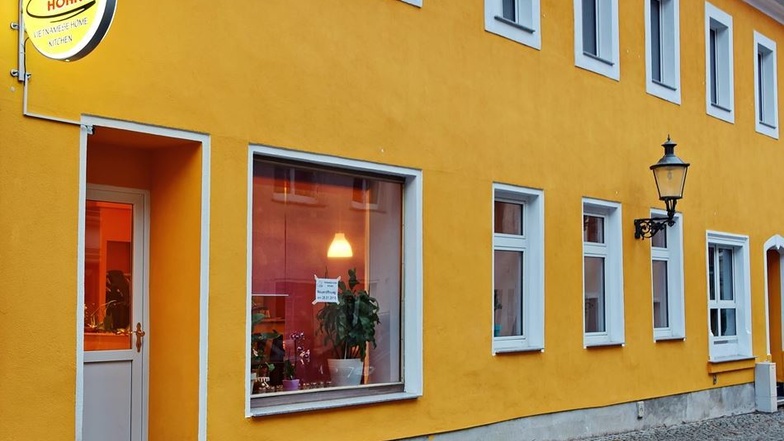 Das sanierte gelbe Haus sticht auf der Meißner Straße hervor.