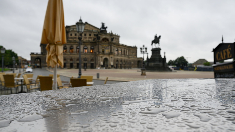 Nass, nass, nass: Dresdner werden den Sommer 2021 kühl und regnerisch in Erinnerung behalten. Bis Mitte nächster Woche soll es regnen.