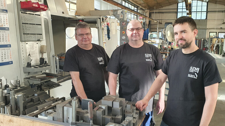 Rico Noack, Jan Rank und Stefan Kamenz (v.li.) waren bisher Mitarbeiter der Rudoba GmbH in Bad Muskau. Nachdem diese ihren Betrieb einstellt, wurden sie von der Firma Schaltanlagenzubehör Bad Muskau (SZM) übernommen.