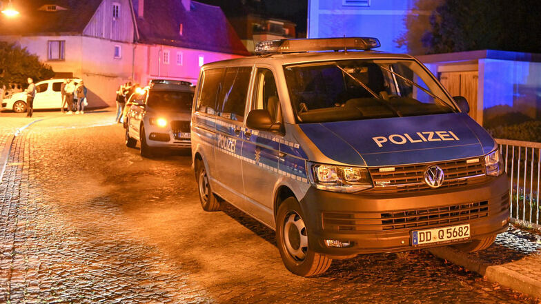 Die Polizei hatte noch in der Nacht vor Ort die Ermittlungen wegen gefährlicher Körperverletzung aufgenommen.