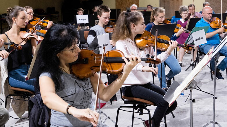 Orchesterakademie der Neuen Lausitzer Philharmonie: Profimusiker Seite an Seite mit Musikschülern aus Görlitz, Löbau, Bautzen und Hoyerswerda.