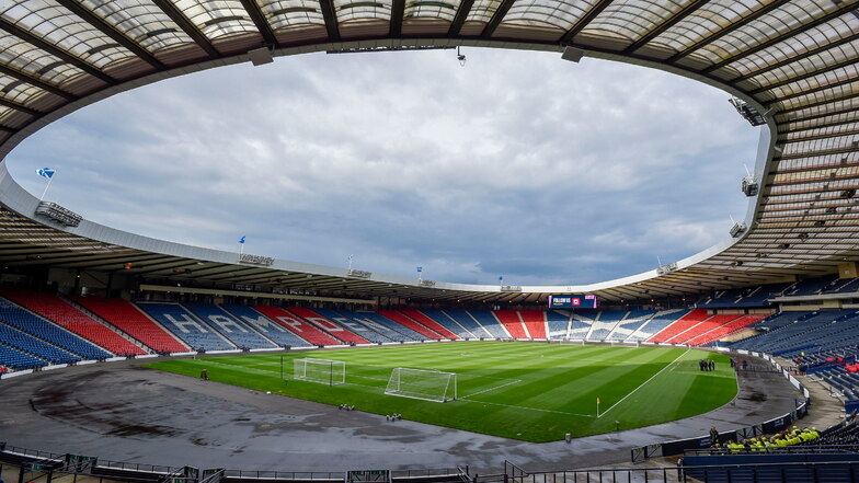 Glasgow, Hampden Park: 12.000 zugelassene Zuschauer; drei Gruppenspiele, ein Achtelfinale.